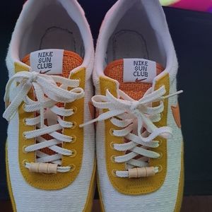 Nike women's Dbreak SE Next nature